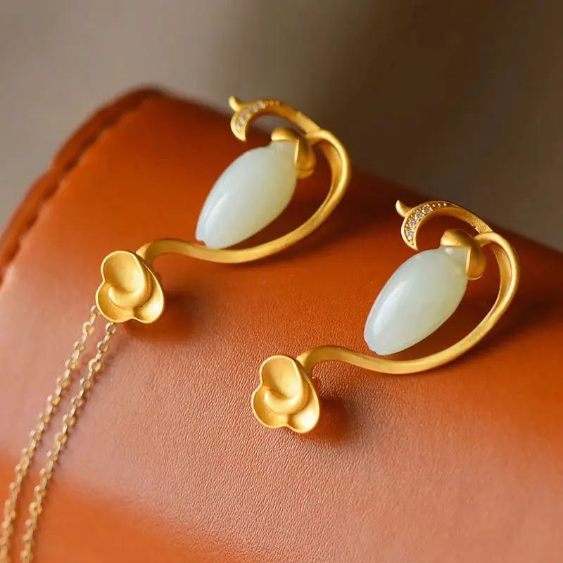 Natural Hetian Jade Magnolia Auspicious Cloud Pendant Inlaid S925 Silver Ruyi Pendant Gilding Frosted Silver Craft Pendant
Natural Hetian Jade Magnolia Auspicious Cloud Pendant Inlaid S925 Silver Ruyi Pendant Gilding Frosted Silver Craft Pendant