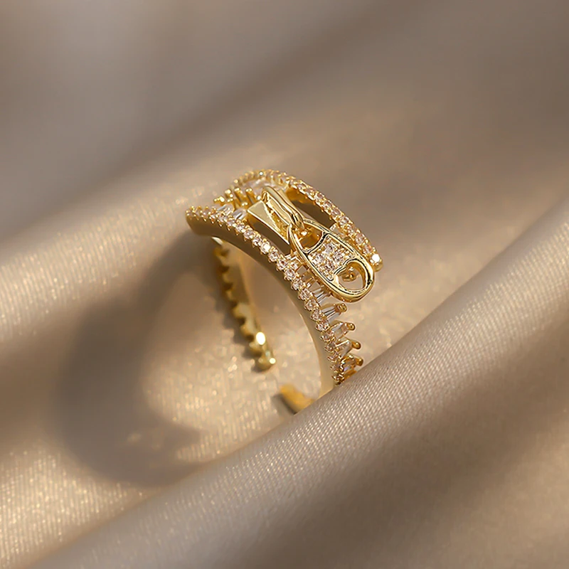 Trendy Personality Zipper Rings for Women Designer Creativity Temperament Charm Jewelry Adjustable Open Brilliant AAA Zirconia
Trendy Personality Zipper Rings for Women Designer Creativity Temperament Charm Jewelry Adjustable Open Brilliant AAA Zirconia