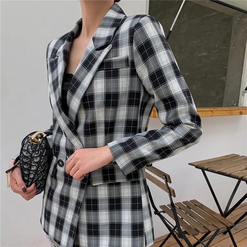 Vintage Black Plaid Long Blazers Women Loose Single Button Coat Casual Full Sleeve Suit Jacket Female 2021 Spring
Vintage Black Plaid Long Blazers Women Loose Single Button Coat Casual Full Sleeve Suit Jacket Female 2021 Spring