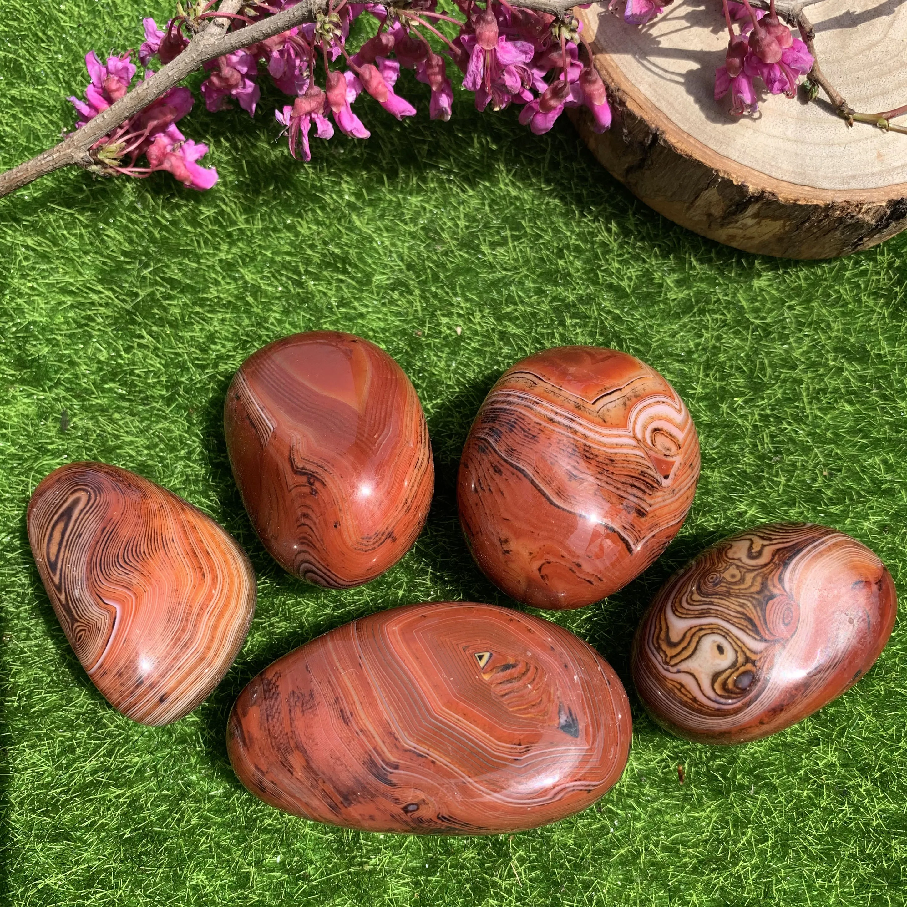 Hot Sell Silk Agates Palm Ornaments Healing Crystal Stone Tower For Home Decor
Hot Sell Silk Agates Palm Ornaments Healing Crystal Stone Tower For Home Decor
