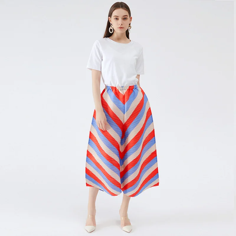 Miyake pleated wide-leg pants women 2021 new autumn print red and blue stripes women's bell bottom pants casual pants
Miyake pleated wide-leg pants women 2021 new autumn print red and blue stripes women's bell bottom pants casual pants