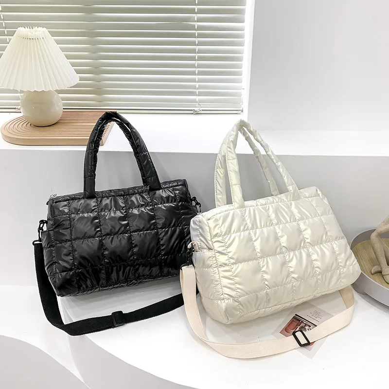 Cotton Clothing Bag Autumn/winter 2021 New Embroidered Thread Space Cotton Messenger Bag Fashion Shiny Casual Handbag Women
Cotton Clothing Bag Autumn/winter 2021 New Embroidered Thread Space Cotton Messenger Bag Fashion Shiny Casual Handbag Women
