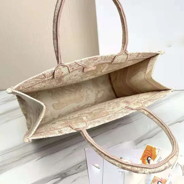 Animal embroidery handbags 2021 new wild letter embroidery tote bag luxury designer brand handbag canvas shopping bag large capa
Animal embroidery handbags 2021 new wild letter embroidery tote bag luxury designer brand handbag canvas shopping bag large capa