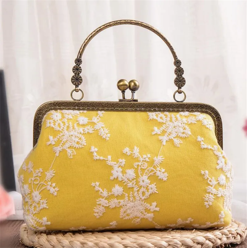 2020 vintage women shoulder bags embroidery flowers wedding handbags handmade banquet tote party bags drop shipping MN1471
2020 vintage women shoulder bags embroidery flowers wedding handbags handmade banquet tote party bags drop shipping MN1471