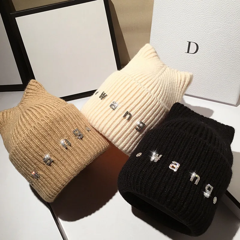 Glitter Diamonds Winter Women's Knitted Hat Classic Letter Logo Female Beanie Hats High Quality Thick Knit Hat Hip-hop Wool Cap
Glitter Diamonds Winter Women's Knitted Hat Classic Letter Logo Female Beanie Hats High Quality Thick Knit Hat Hip-hop Wool Cap