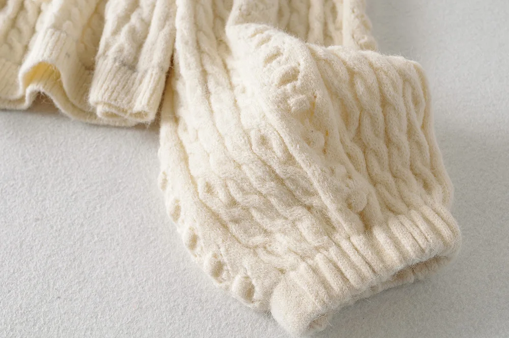 2021 New Spring women round neck drawstring waist twist lantern sleeve sweater women's fashion top
2021 New Spring women round neck drawstring waist twist lantern sleeve sweater women's fashion top