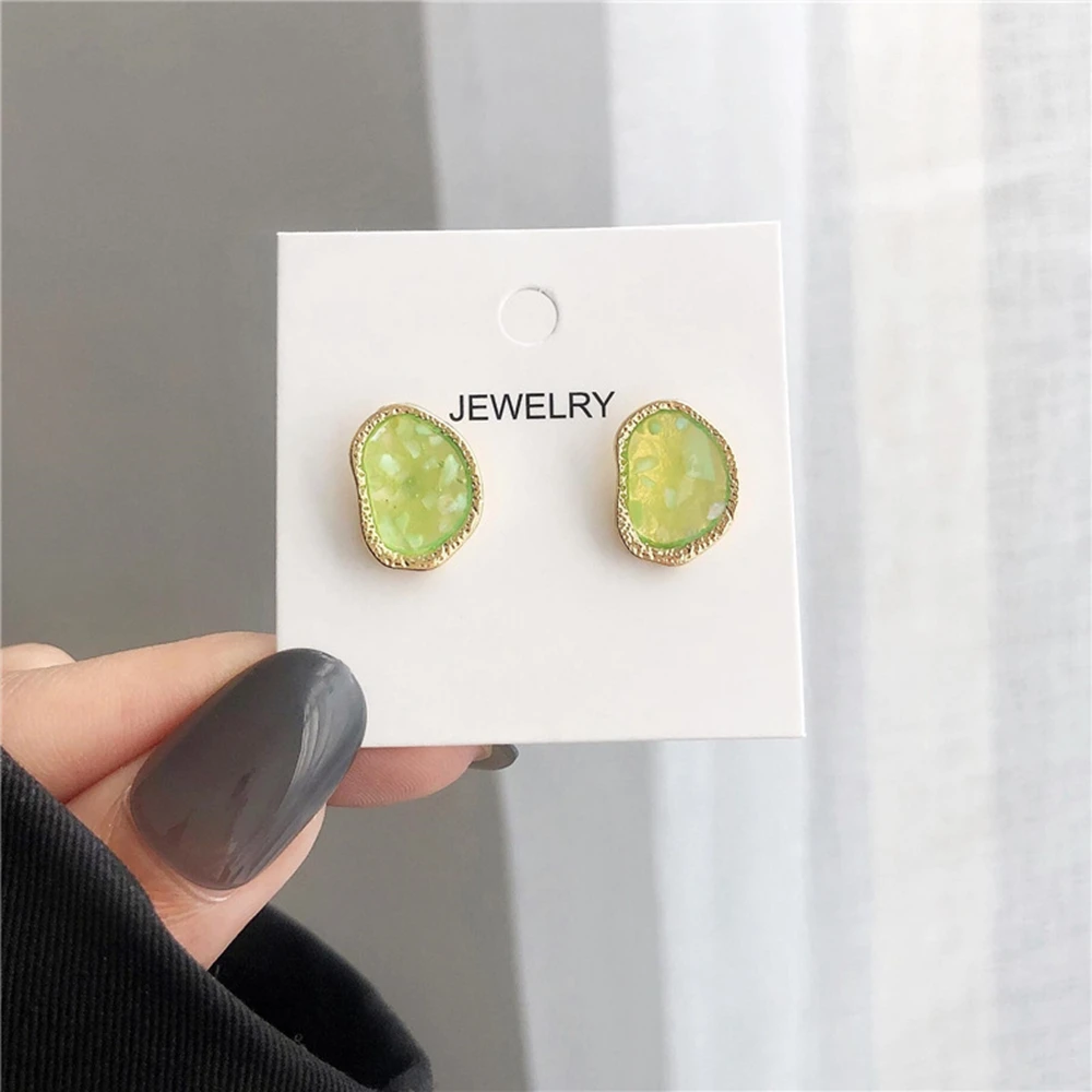 Fresh Retro French Simple Women's Earrings Exquisite Irregular Geometry Green Crystal Stud Ear Jewelry New 2020 
Fresh Retro French Simple Women's Earrings Exquisite Irregular Geometry Green Crystal Stud Ear Jewelry New 2020