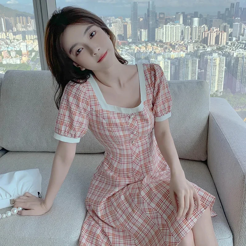Korean Style Sweet Plaid Printing Streetwear Women Dress Summer Square Collar Short Sleeve Pearl Dress Fashion Slim Women Dress
Korean Style Sweet Plaid Printing Streetwear Women Dress Summer Square Collar Short Sleeve Pearl Dress Fashion Slim Women Dress