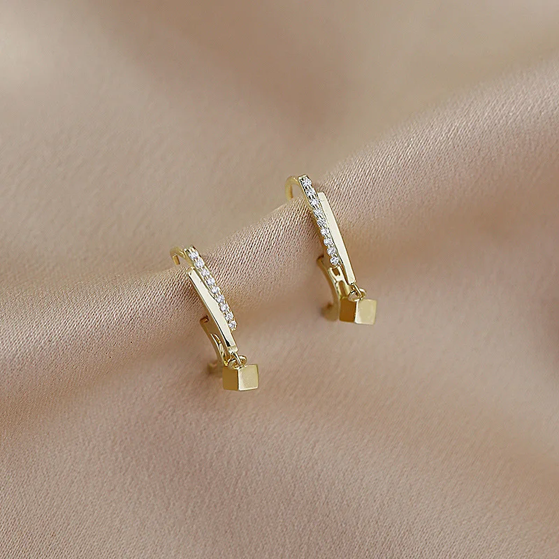 Silver Earrings Sterling Silver Crystal Geometric Bead Charm Stud Earring For Women Fashion Party Jewelry Accessories 
Silver Earrings Sterling Silver Crystal Geometric Bead Charm Stud Earring For Women Fashion Party Jewelry Accessories