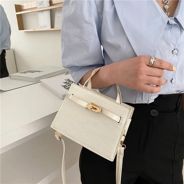 Internet Celebrity Small Bag 2021 New Fashion Messenger Bag Women's High-Grade Fashionable Texture Small Lock Small Square Bag
Internet Celebrity Small Bag 2021 New Fashion Messenger Bag Women's High-Grade Fashionable Texture Small Lock Small Square Bag