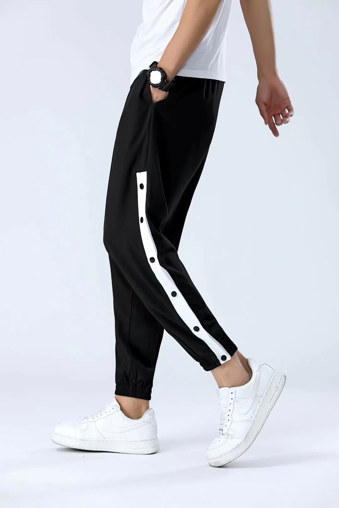 2021Cheap men's jogging pants half button casual pants adult men's hip hop basketball pants street style running pants Retro
2021Cheap men's jogging pants half button casual pants adult men's hip hop basketball pants street style running pants Retro