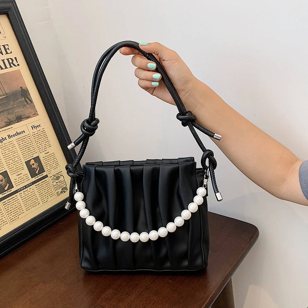 Fashion Women Pleated Pearl Chain Shoulder Crossbody PU Leather Messenger Bags Soft Leather Women Designer Handbag
Fashion Women Pleated Pearl Chain Shoulder Crossbody PU Leather Messenger Bags Soft Leather Women Designer Handbag