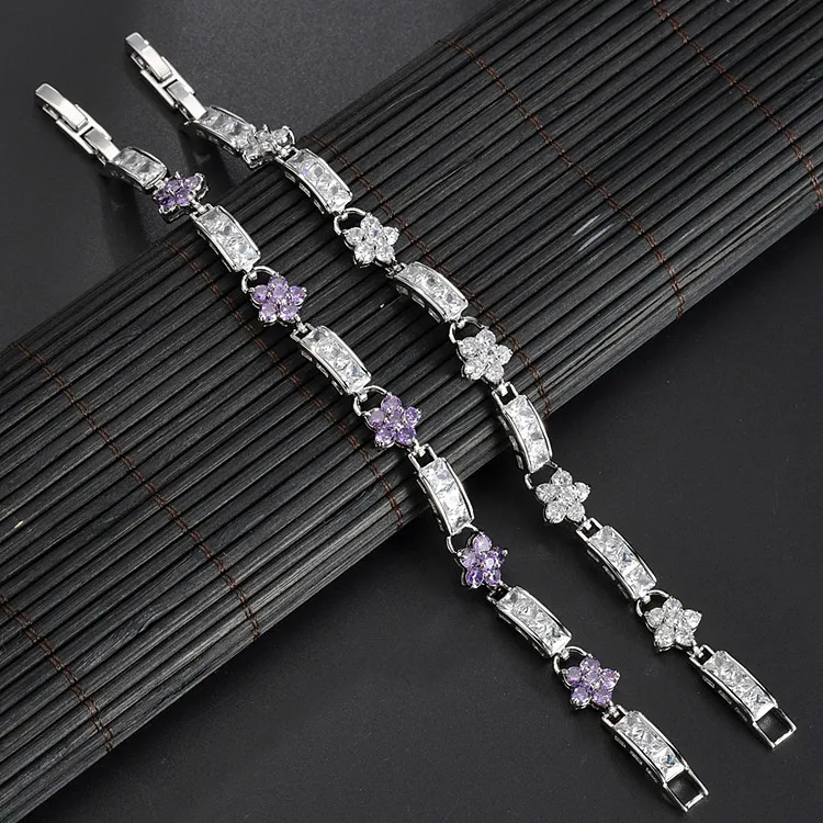 2022 New AAA zircon inlaid platinum-plated fashion and white exquisite jewelry women's copper bracelet
2022 New AAA zircon inlaid platinum-plated fashion and white exquisite jewelry women's copper bracelet