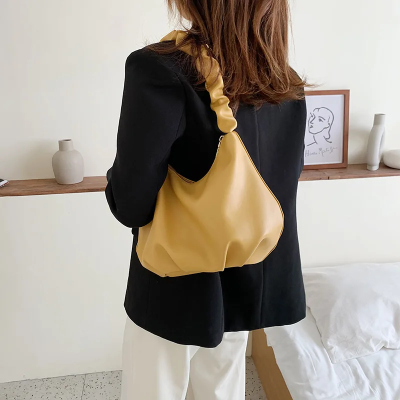 New fashion Korean style messenger shoulder bag trendy fashion underarm bag simple pu outing travel cosmetic storage bag
New fashion Korean style messenger shoulder bag trendy fashion underarm bag simple pu outing travel cosmetic storage bag