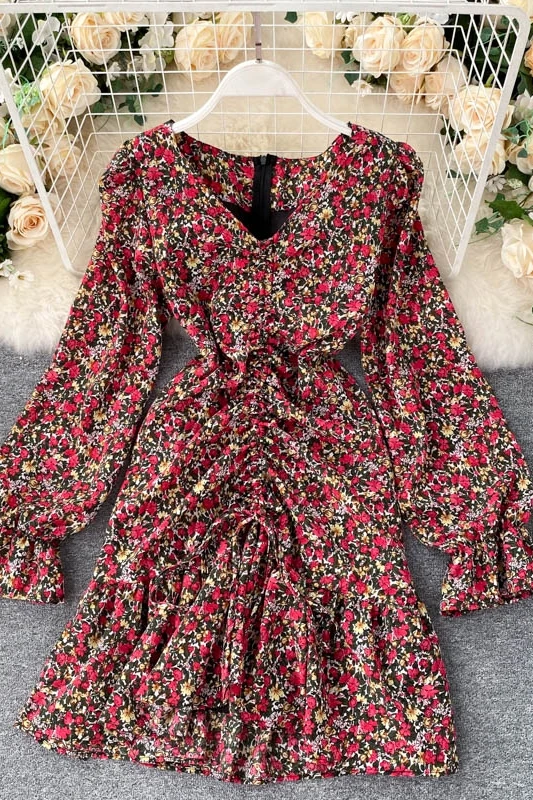 Vintage shredded dress French V-neck horn sleeve lotus leaf edge waist thin autumn trend mid-length skirt.
Vintage shredded dress French V-neck horn sleeve lotus leaf edge waist thin autumn trend mid-length skirt.