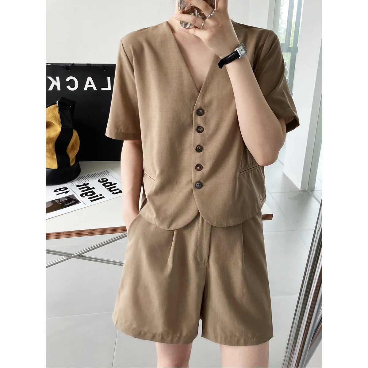Yeeloca Fashion Two Piece Sets Summer Design Single Breasted Short Sleeve T-shirt + Casual Shorts Sweet Shorts Suit
Yeeloca Fashion Two Piece Sets Summer Design Single Breasted Short Sleeve T-shirt + Casual Shorts Sweet Shorts Suit