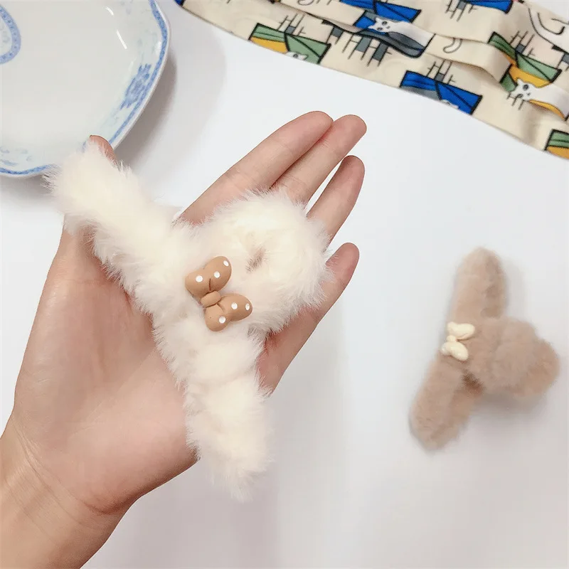 Cute Plush Hair Clip Hair Clamp Grab Bow Claw Clips Simple Hair Claws Fashion Hair Accessories For Women Girls Headwear Gifts
Cute Plush Hair Clip Hair Clamp Grab Bow Claw Clips Simple Hair Claws Fashion Hair Accessories For Women Girls Headwear Gifts