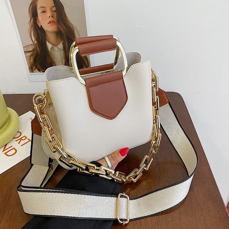 High Quality Wide Shoulder Strap Bag Women 2021 New Texture Western Style Chain Shoulder Bag Fashion Lady Messenger Bucket Bag
High Quality Wide Shoulder Strap Bag Women 2021 New Texture Western Style Chain Shoulder Bag Fashion Lady Messenger Bucket Bag