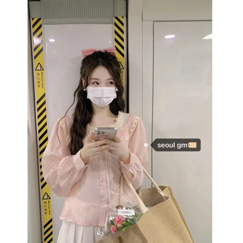 Blouses Female Korean Sweet Aging Pink Heavy Industry Stitching Lace Square Neck Long Sleeve
Blouses Female Korean Sweet Aging Pink Heavy Industry Stitching Lace Square Neck Long Sleeve