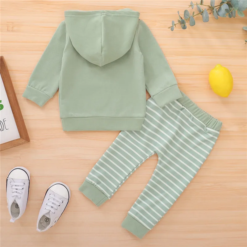 2PCS Baby Boy Girl Long Sleeve Set Solid Color Button Front Pocket Hoodie Top and Striped Elastic Waist Pants Clothes Outfit 
2PCS Baby Boy Girl Long Sleeve Set Solid Color Button Front Pocket Hoodie Top and Striped Elastic Waist Pants Clothes Outfit
