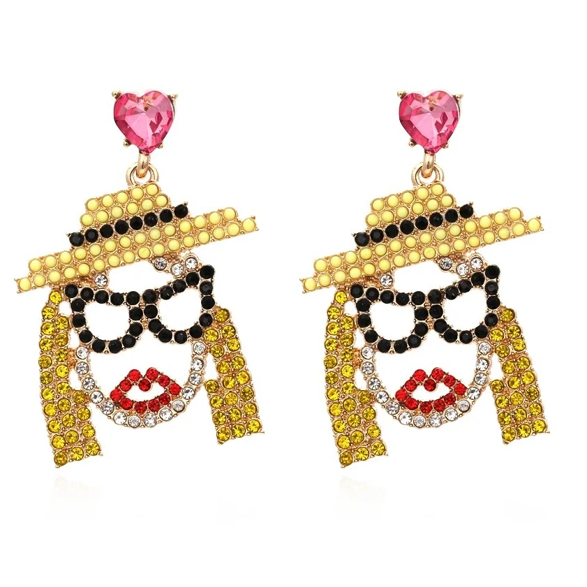 Огромные серьги в виде головы мультяшных персонажей 
Огромные серьги в виде головы мультяшных персонажей