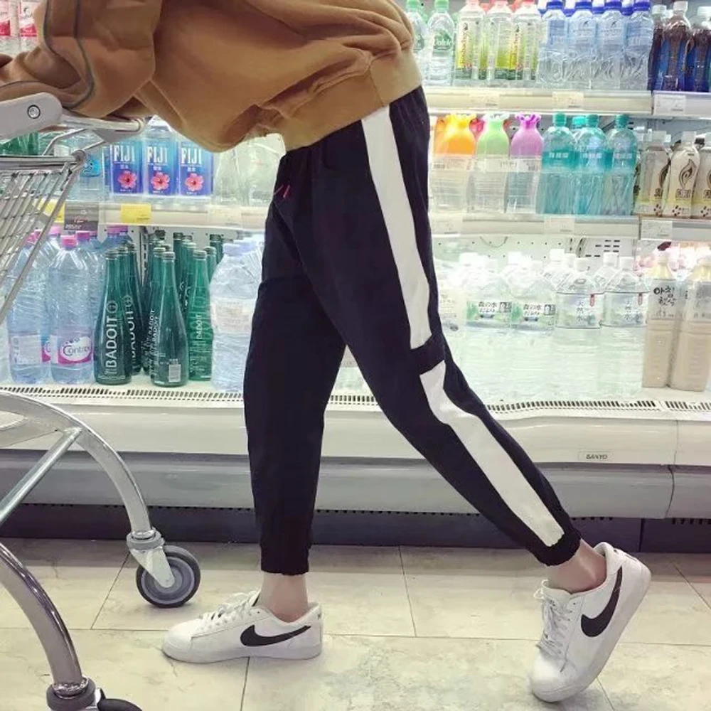 Top quality 2021 Summer Casual male men harem pants beam foot leg teenagers student loose striped trousers black male
Top quality 2021 Summer Casual male men harem pants beam foot leg teenagers student loose striped trousers black male