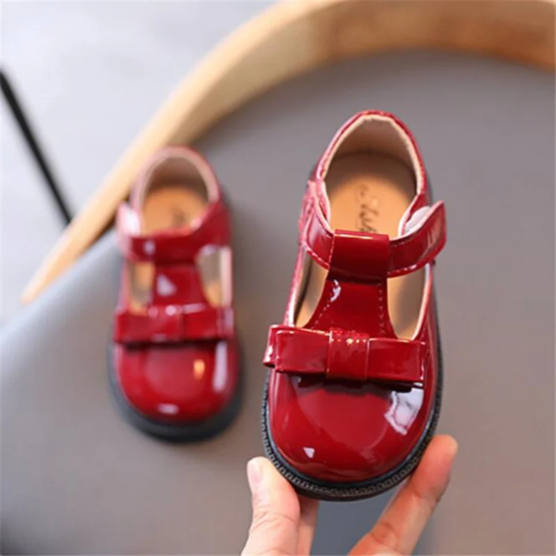 Spring Autumn Girls Shoes Patent Leather T Strap Shoes Baby Red bow bright leather princess shoes Girl Soft bottom Flats shoes
Spring Autumn Girls Shoes Patent Leather T Strap Shoes Baby Red bow bright leather princess shoes Girl Soft bottom Flats shoes