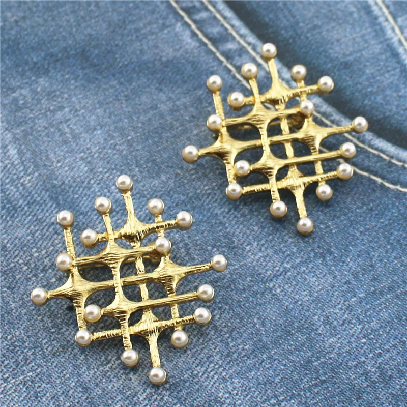 Gypsophila pearl brooch alloy mesh hollow plating gold corsage Qingdao factory direct sales
Gypsophila pearl brooch alloy mesh hollow plating gold corsage Qingdao factory direct sales