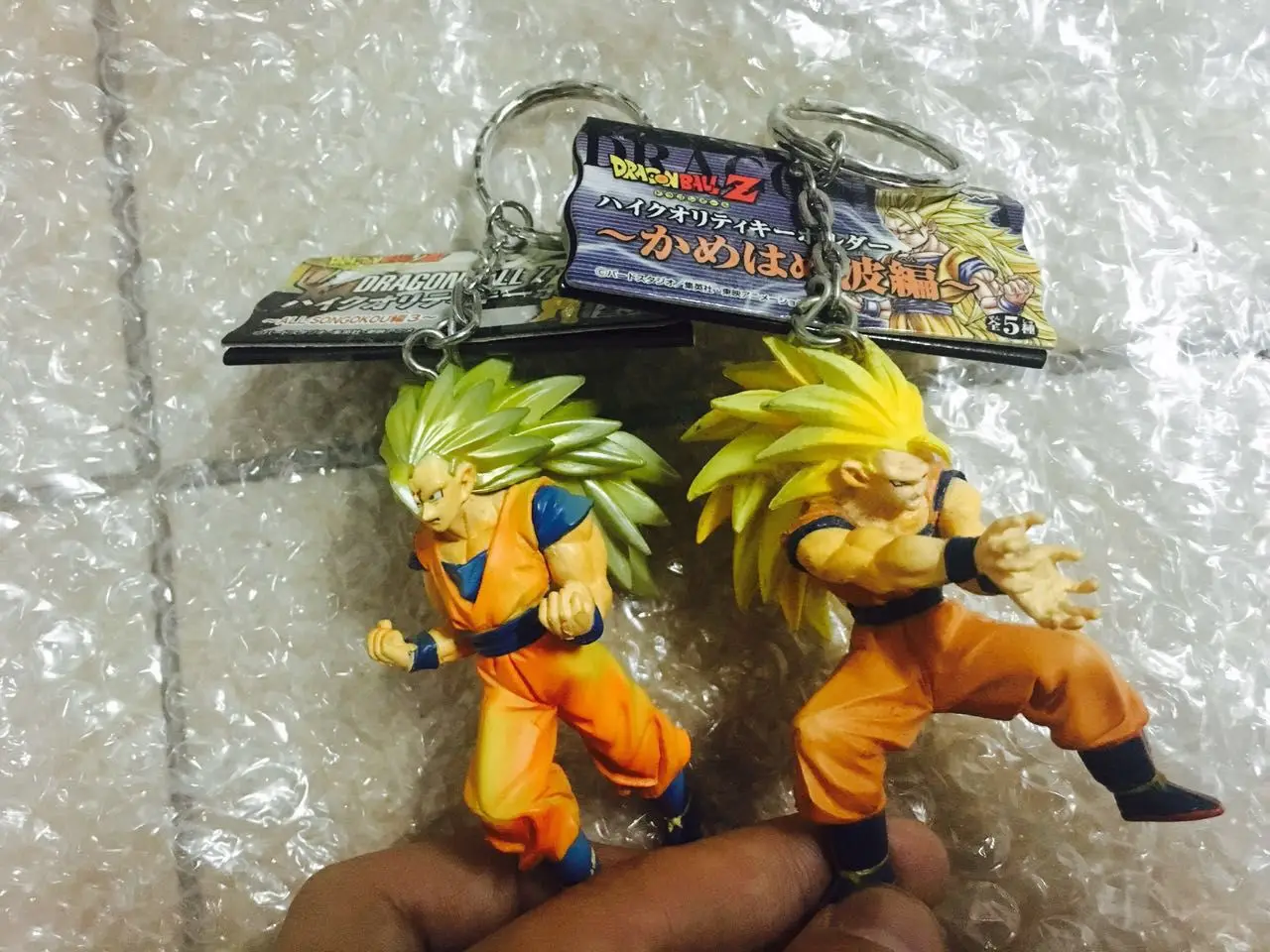 BANDAI Dragon Ball Action Figure High-quality Keychain Key Ring Super Three Son Goku Electroplating Gorgeous Color Pendant Toy
BANDAI Dragon Ball Action Figure High-quality Keychain Key Ring Super Three Son Goku Electroplating Gorgeous Color Pendant Toy