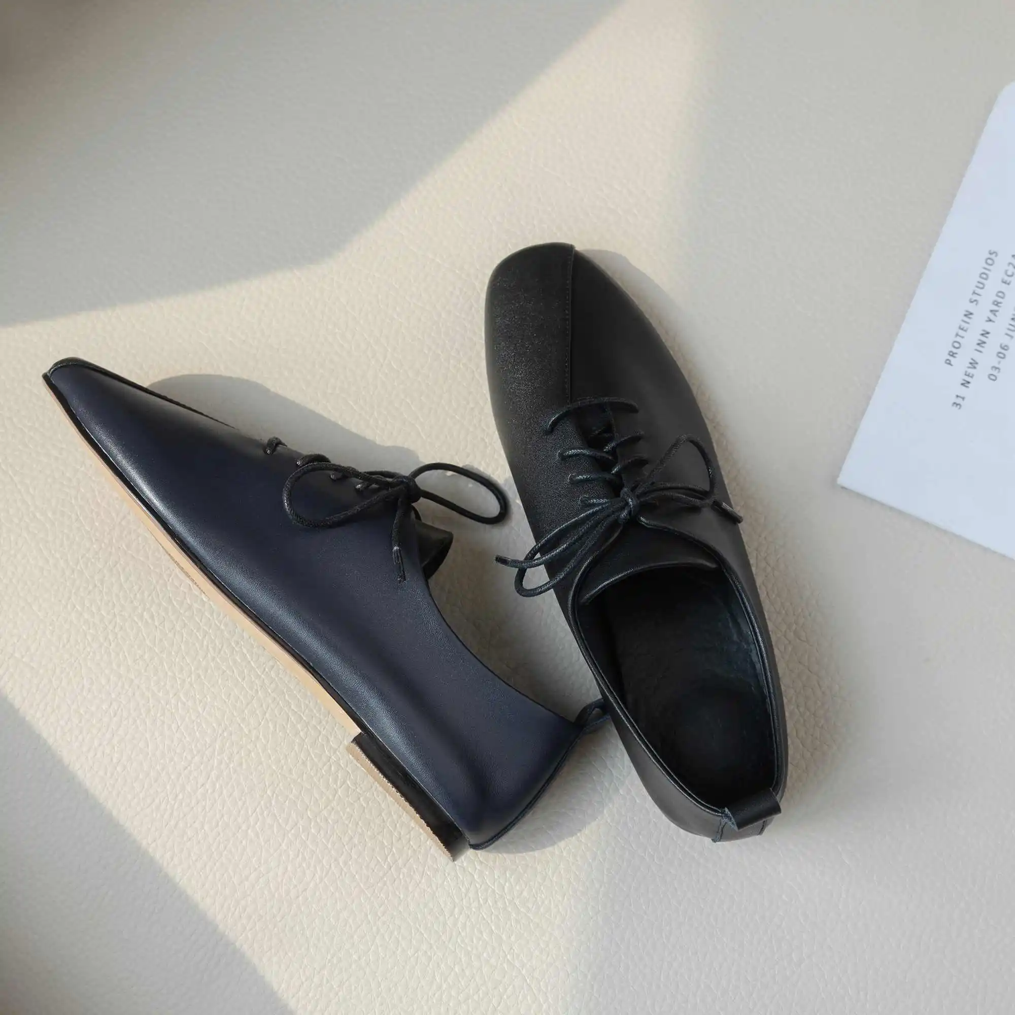 Lenkisen genuine leather square toe low flat with mixed colors concise style campus lace up beauty lady autumn women shoes L22
Lenkisen genuine leather square toe low flat with mixed colors concise style campus lace up beauty lady autumn women shoes L22