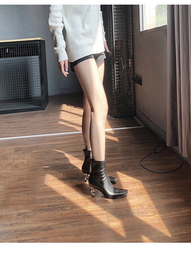 High-heel Strange Style Woman Martin Boots Rear Quare Toe Rear Zipper Fashion Short Boots 2021 Autumn Spring Silver Shoes
High-heel Strange Style Woman Martin Boots Rear Quare Toe Rear Zipper Fashion Short Boots 2021 Autumn Spring Silver Shoes