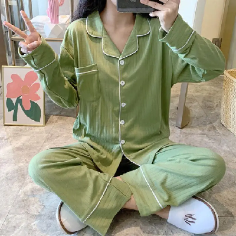 Spring and autumn ladies pajamas set solid color lapel cardigan knitted cotton long-sleeved trousers simple and sweet two-piece
Spring and autumn ladies pajamas set solid color lapel cardigan knitted cotton long-sleeved trousers simple and sweet two-piece