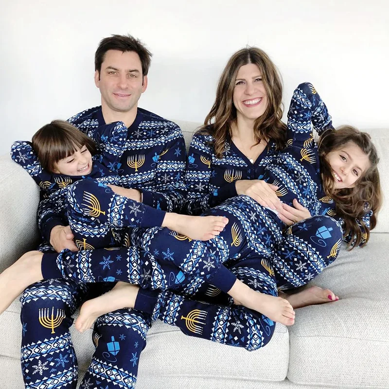 

Семейные одинаковые пижамные костюмы, осень 2020, комплекты детской одежды для мам, пап, голубая Пижама с мультяшным принтом, одежда для сна, к...