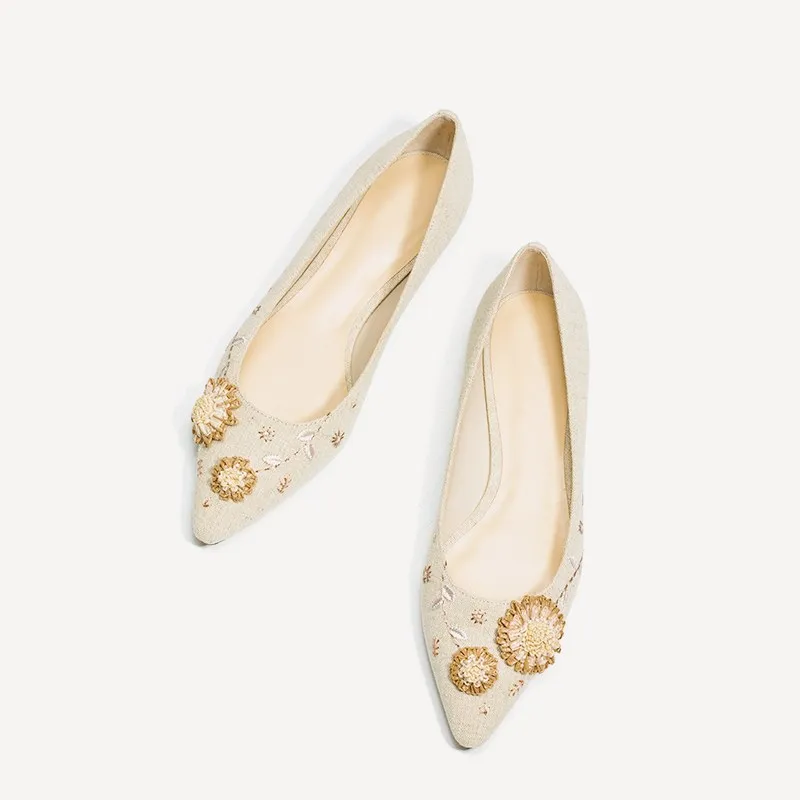 Size 34-41 Flower Design Pointed Toe Women Fashion Comfortable Soft Jelly Flat Heel Shoes Lady Flats Cute Sweet Dance Shoes 
Size 34-41 Flower Design Pointed Toe Women Fashion Comfortable Soft Jelly Flat Heel Shoes Lady Flats Cute Sweet Dance Shoes
