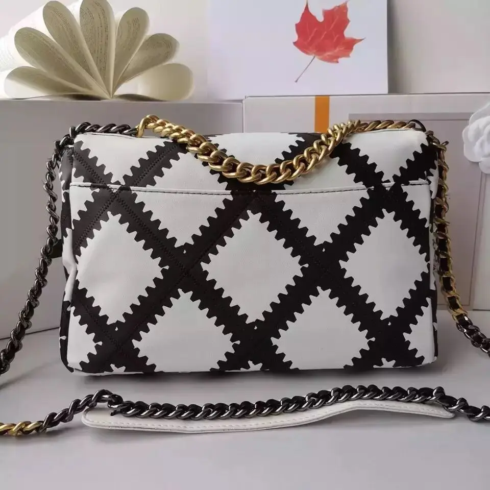 2021 new spring and summer new luxury shoulder bag, designer leather chain crossbody bag, 100% hand-woven lace 
2021 new spring and summer new luxury shoulder bag, designer leather chain crossbody bag, 100% hand-woven lace