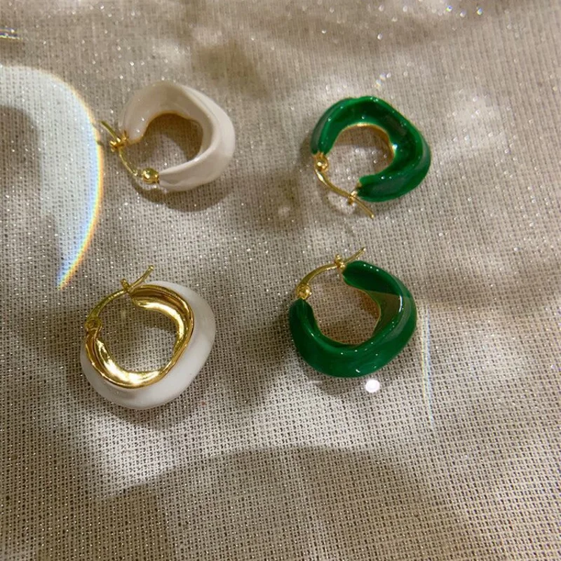 French Retro 2 Designs Green White Color Enamel Alloy Pendant Earrings for Women Ladies Irregular U Shape Earrings Accessories
French Retro 2 Designs Green White Color Enamel Alloy Pendant Earrings for Women Ladies Irregular U Shape Earrings Accessories