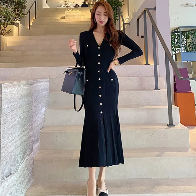 New arrival Runway korean Sweater Women v-neck Bodycon Female dress high quality Buttons Mermaid Knitted long Dresses Vestidos
New arrival Runway korean Sweater Women v-neck Bodycon Female dress high quality Buttons Mermaid Knitted long Dresses Vestidos