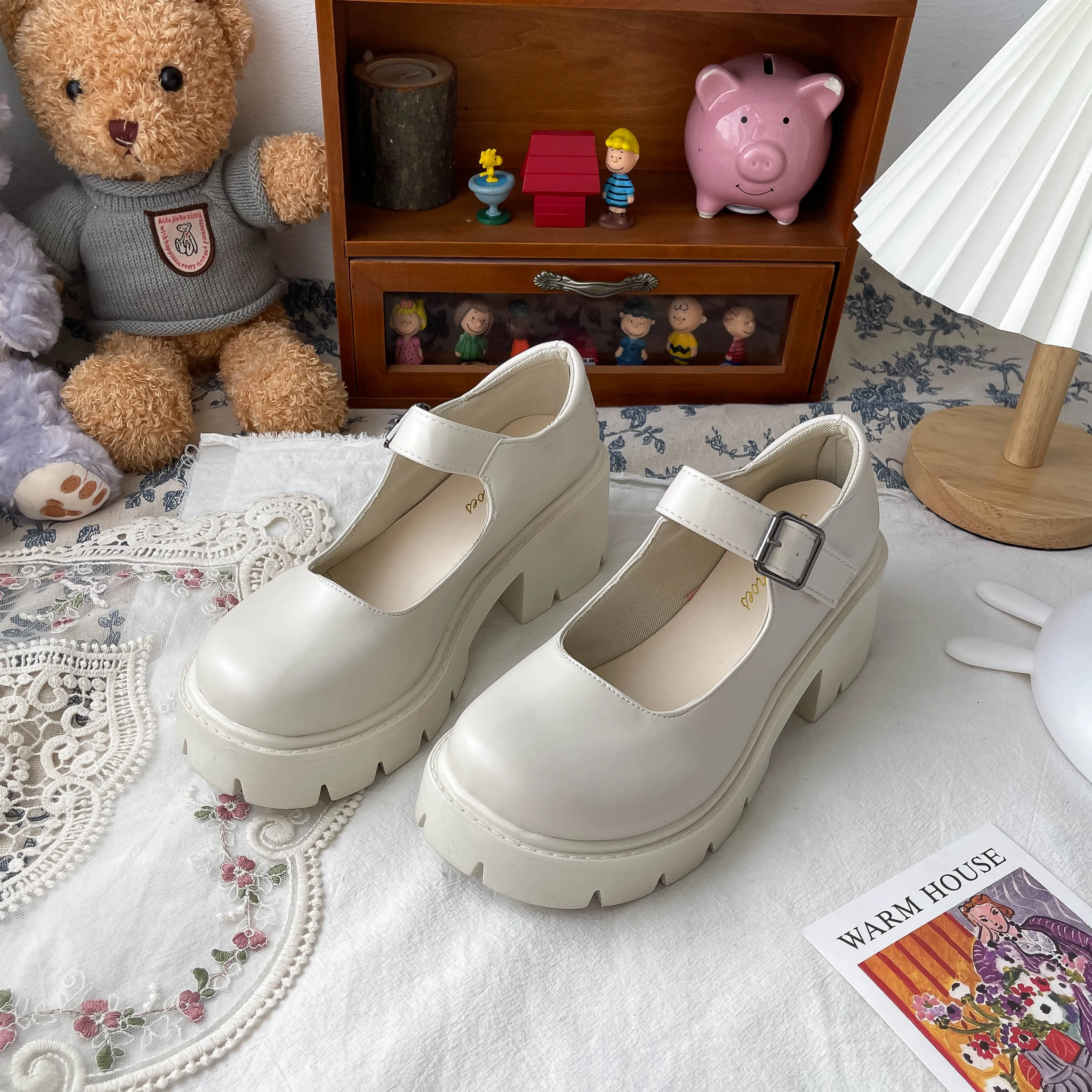 Туфли Мэри Джейн в британском стиле, маленькие кожаные туфли в стиле ретро, с круглым носком, модная обувь в Стиле Лолита для колледжа, белые,...
Туфли Мэри Джейн в британском стиле, маленькие кожаные туфли в стиле ретро, с круглым носком, модная обувь в Стиле Лолита для колледжа, белые,...