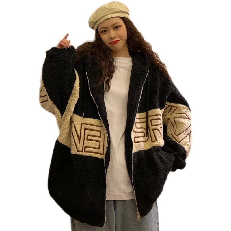 Real Shot Lamb Wool Coat Women's Hooded Color Stitching Thickened Pieces 
Real Shot Lamb Wool Coat Women's Hooded Color Stitching Thickened Pieces