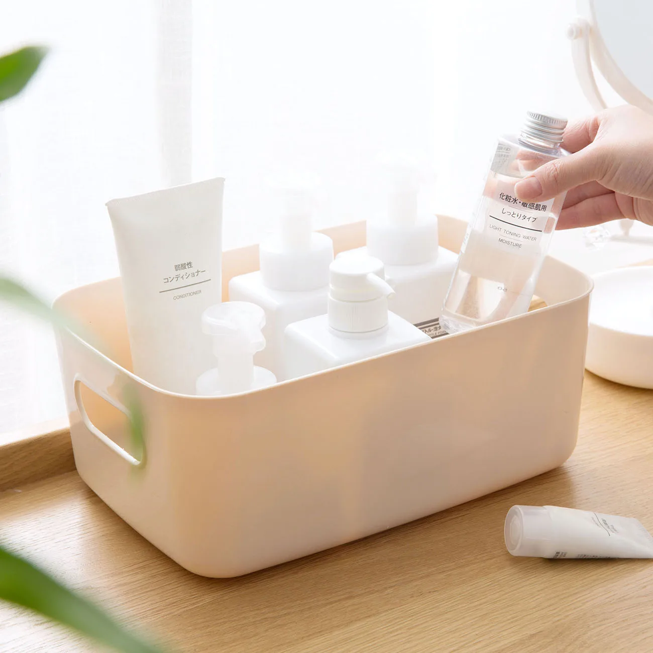 Sundry Storage Basket Cosmetic Skincare Organizer Jewelry Container Box Desk Decor Plastic Student Desktop Snack Storage Box
Sundry Storage Basket Cosmetic Skincare Organizer Jewelry Container Box Desk Decor Plastic Student Desktop Snack Storage Box