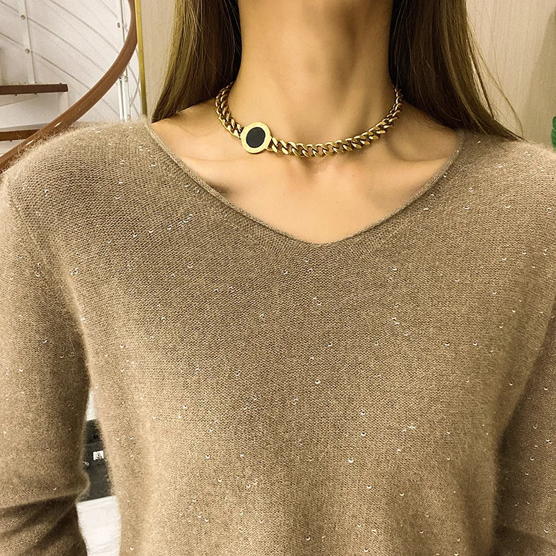 European and American exaggerated black round brand thick chain titanium steel necklace fashion personality clavicle chain
European and American exaggerated black round brand thick chain titanium steel necklace fashion personality clavicle chain