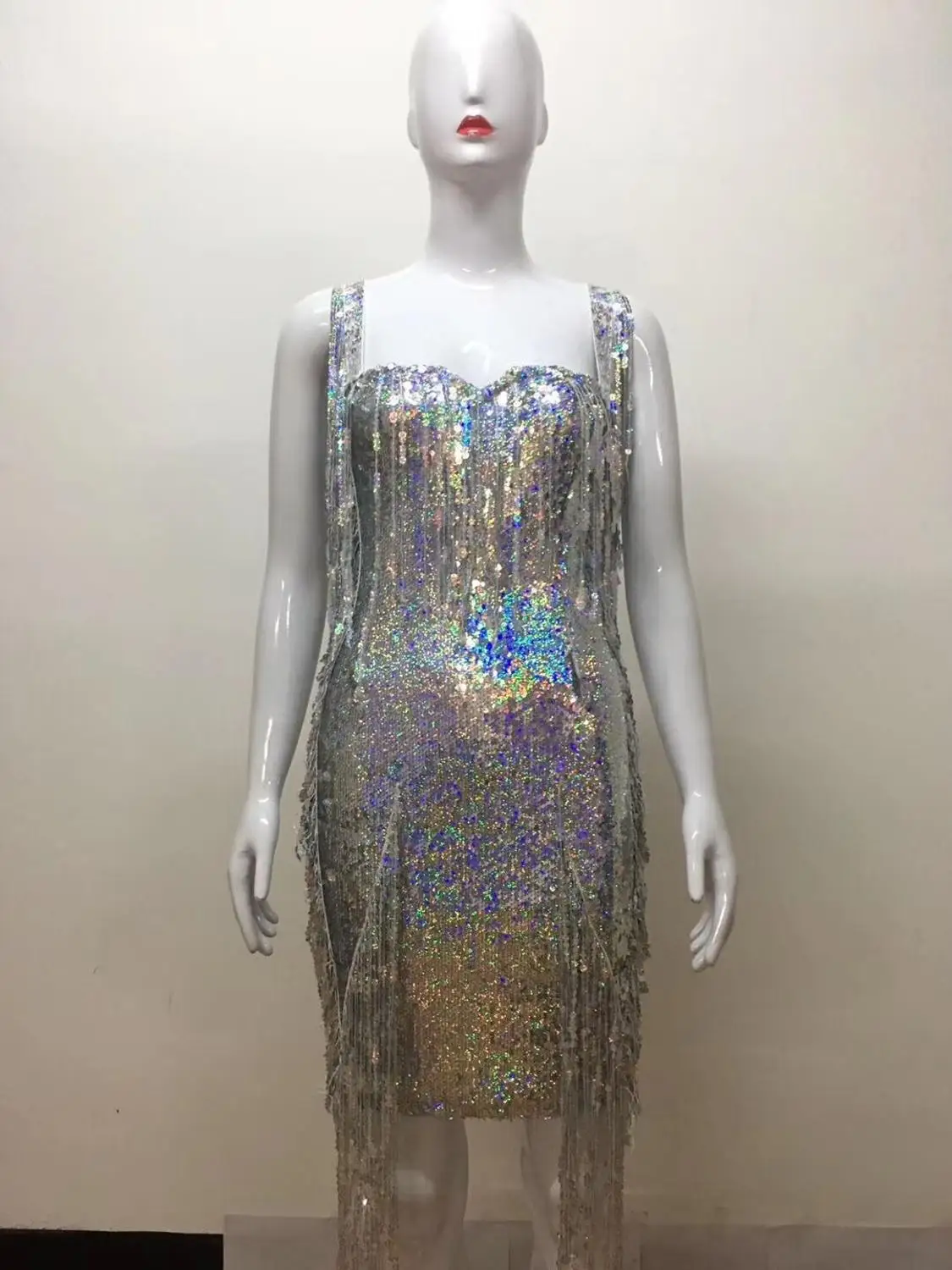 2020 Elegant sexy silver Sequined women v neck spaghetti strap Vestido Celebrity evening bodycon dresses dropshipping
2020 Elegant sexy silver Sequined women v neck spaghetti strap Vestido Celebrity evening bodycon dresses dropshipping