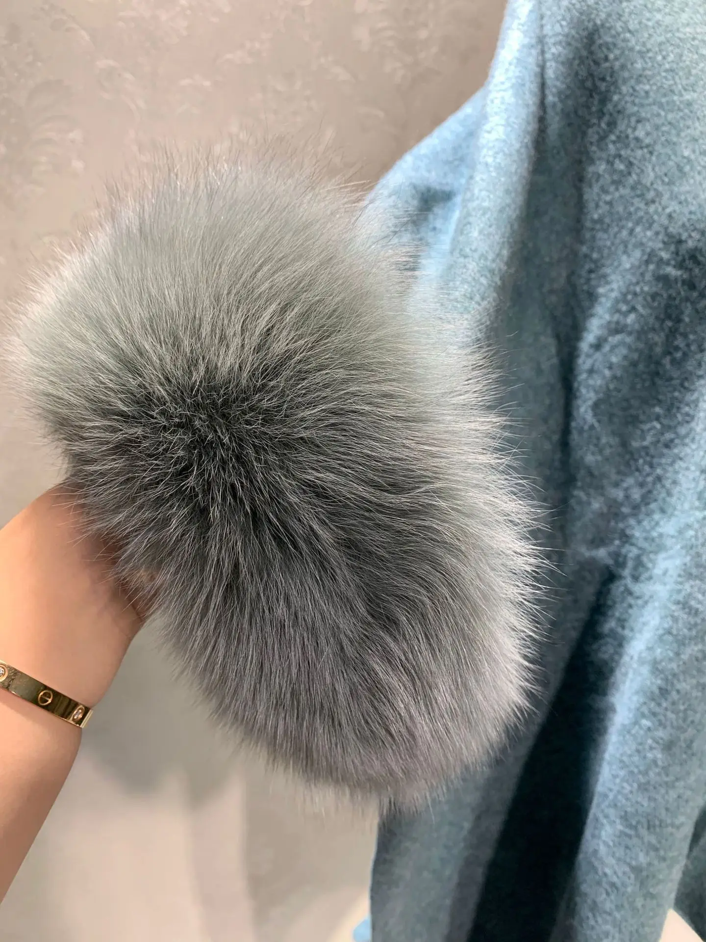 2021 New Winter Turtleneck Fur Patchwork Cloak Pullover Loose Knitted Sweater Women's Fashion Knitwear
2021 New Winter Turtleneck Fur Patchwork Cloak Pullover Loose Knitted Sweater Women's Fashion Knitwear