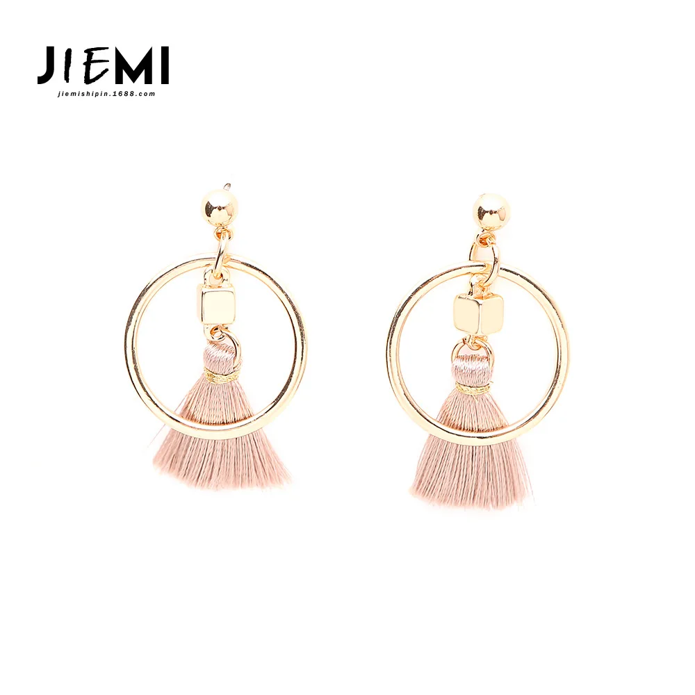 2020 Ladies Fashion Creative New Earrings Temperament Popular Personality Geometric Tassel Earrings Everyday Wild
2020 Ladies Fashion Creative New Earrings Temperament Popular Personality Geometric Tassel Earrings Everyday Wild