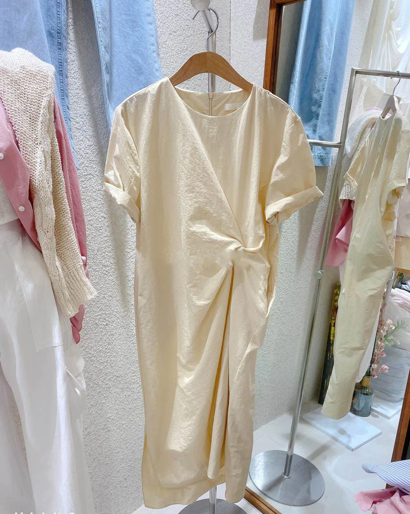 2021 Summer Korean Version of The New Round Neck Solid Color Cross Zipper Split Mid-length Skirt Short-sleeved Dress Women
2021 Summer Korean Version of The New Round Neck Solid Color Cross Zipper Split Mid-length Skirt Short-sleeved Dress Women