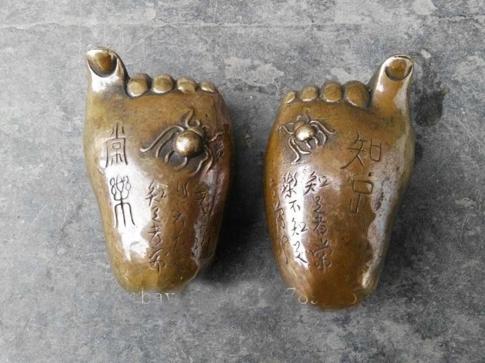 Chinese Brass Copper Handwork Carved Spider Buddha Foot Statue Decor Pair
Chinese Brass Copper Handwork Carved Spider Buddha Foot Statue Decor Pair