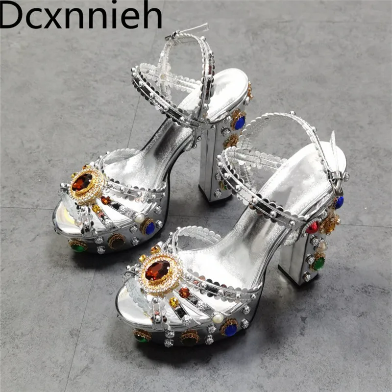 Женские сандалии на платформе, летние сандалии-гладиаторы с кристаллами и стразами на массивном каблуке, модель 2021
Женские сандалии на платформе, летние сандалии-гладиаторы с кристаллами и стразами на массивном каблуке, модель 2021