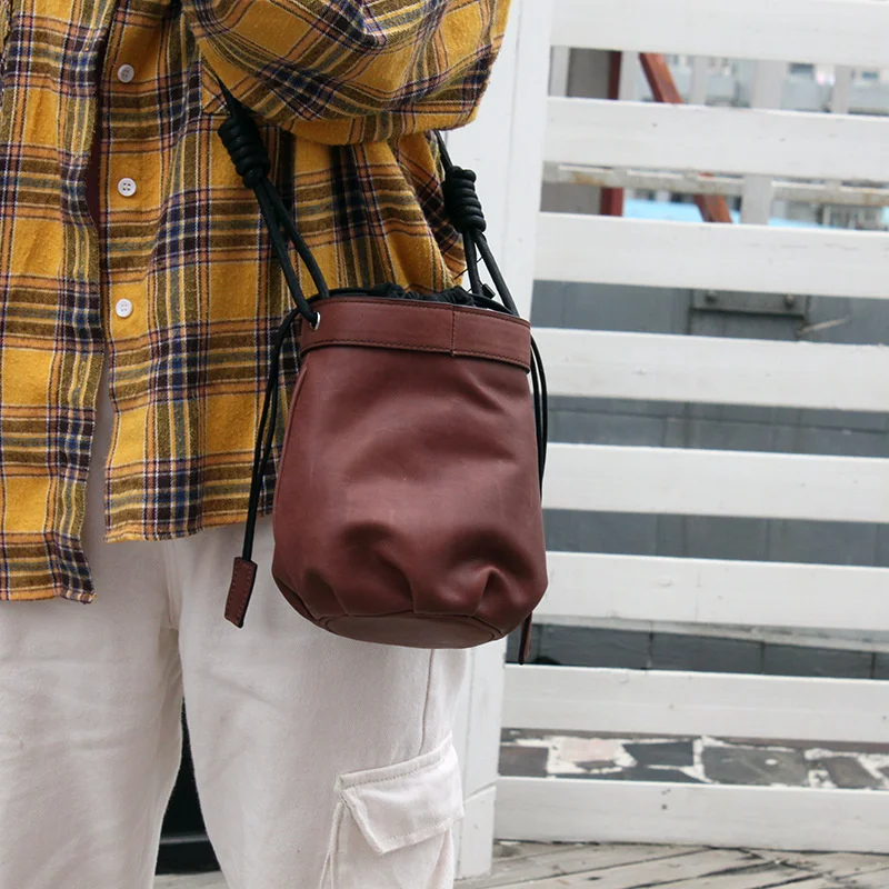 Pure leather women's bag Korean 2021 literary style women's one shoulder Bucket Bag
Pure leather women's bag Korean 2021 literary style women's one shoulder Bucket Bag