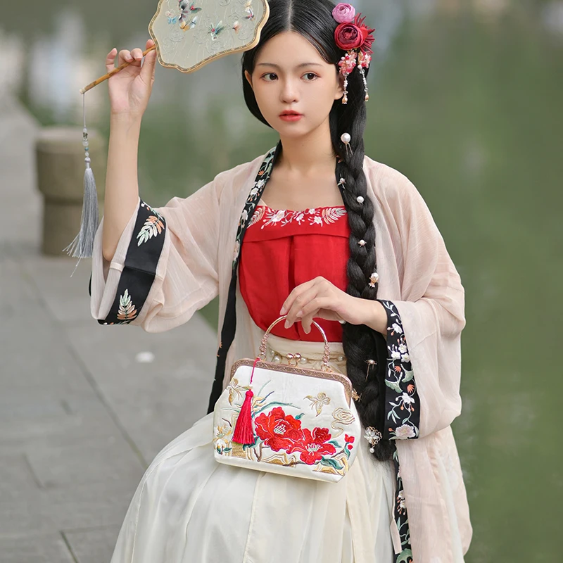 Angelatracy 2021 French Wisteria Lace White Flower Embroidery Bag Hanfu Handmade Women Penoy Bag Generous Tassel Handbag Tote 
Angelatracy 2021 French Wisteria Lace White Flower Embroidery Bag Hanfu Handmade Women Penoy Bag Generous Tassel Handbag Tote