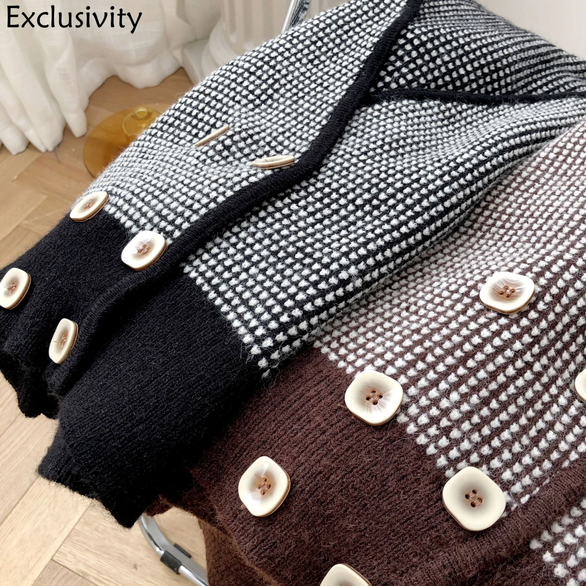 Small Plaid Double-Breasted Knit Cardigan Women's Autumn And Winter New Thicken Loose Net Red Sweater Jacket
Small Plaid Double-Breasted Knit Cardigan Women's Autumn And Winter New Thicken Loose Net Red Sweater Jacket